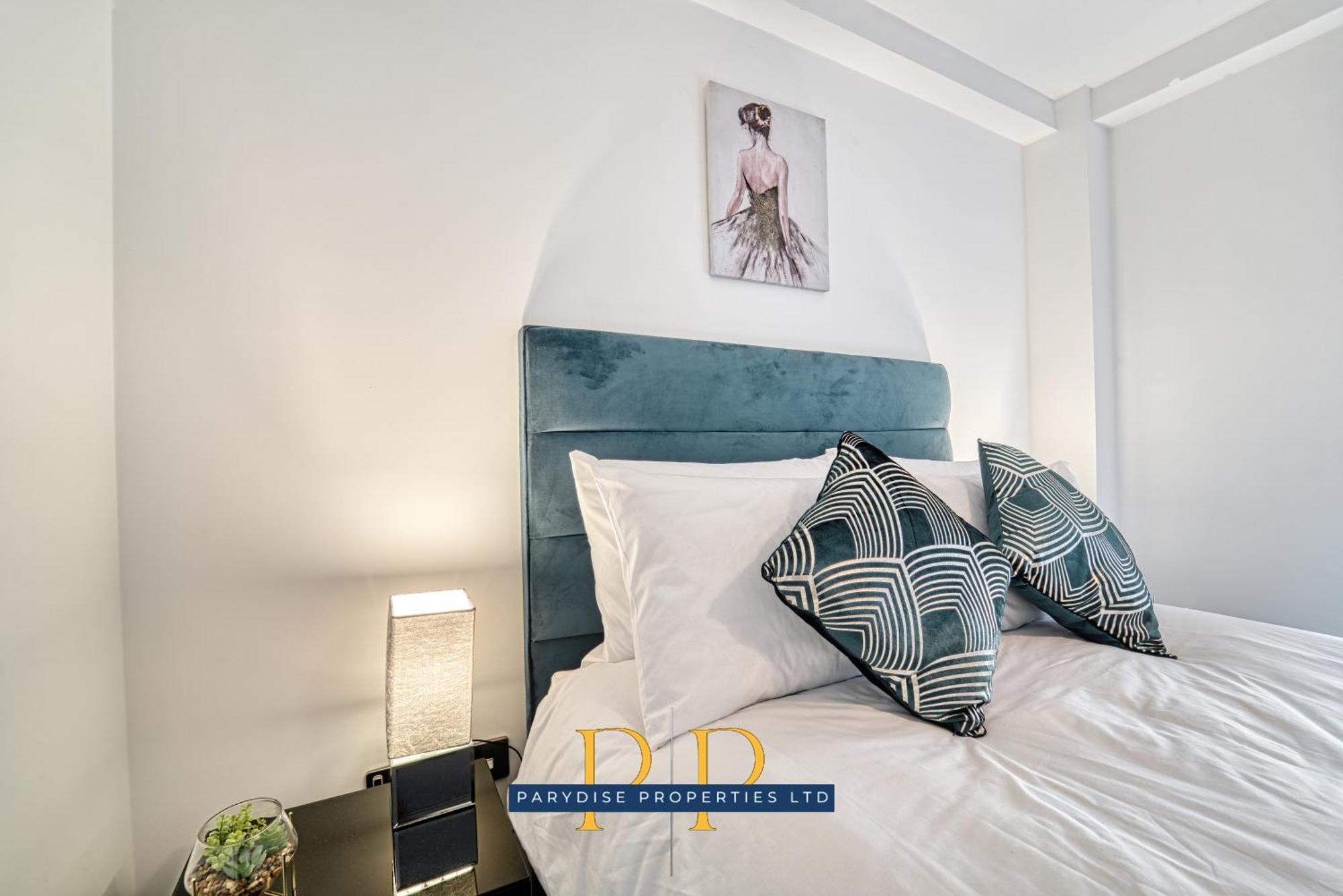 The Middlewood Plaza Suite - By Parydise Properties - Business Or Leisure Stays, Central Location, Sleeps 4, Salford Manchester Exterior foto