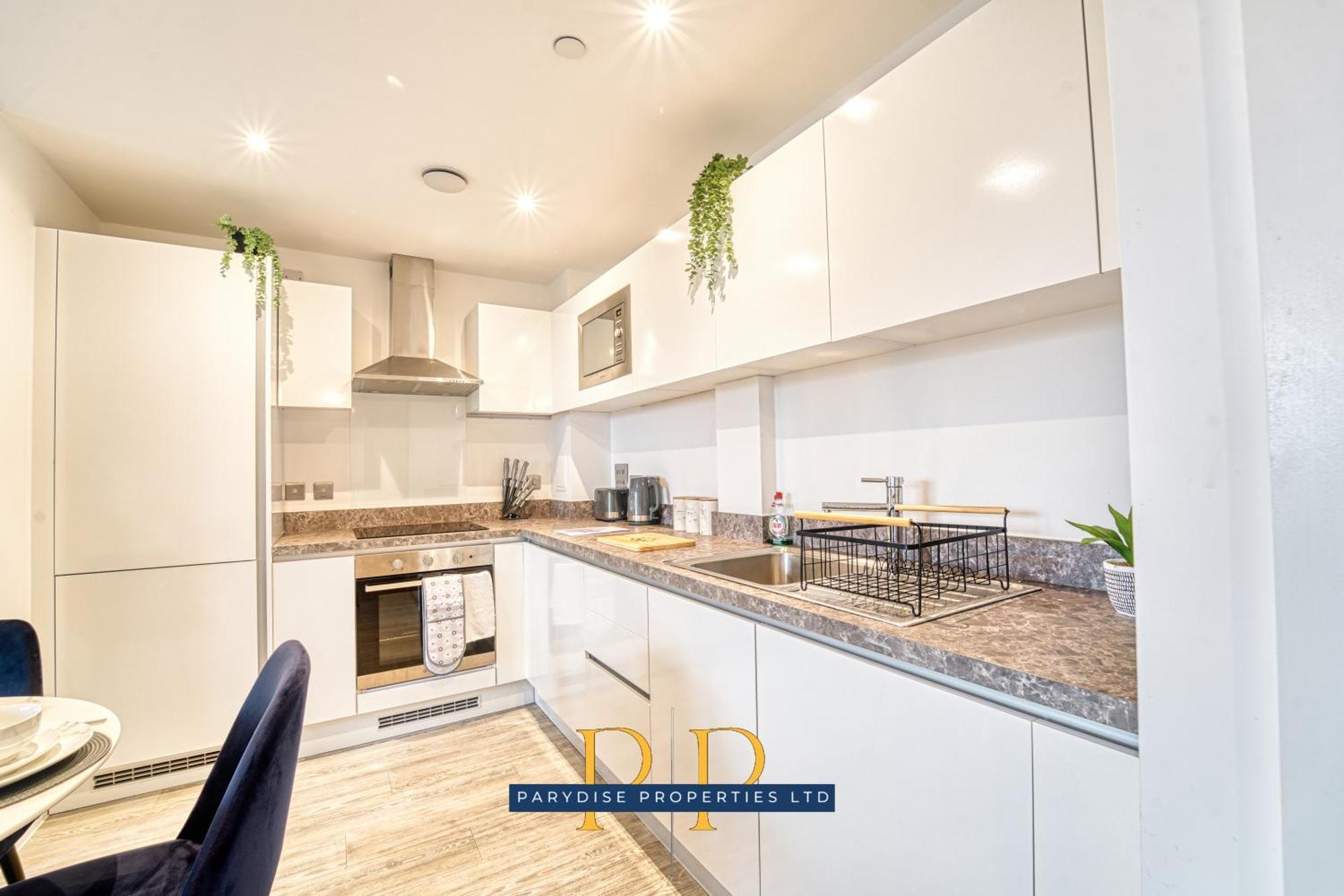 The Middlewood Plaza Suite - By Parydise Properties - Business Or Leisure Stays, Central Location, Sleeps 4, Salford Manchester Exterior foto