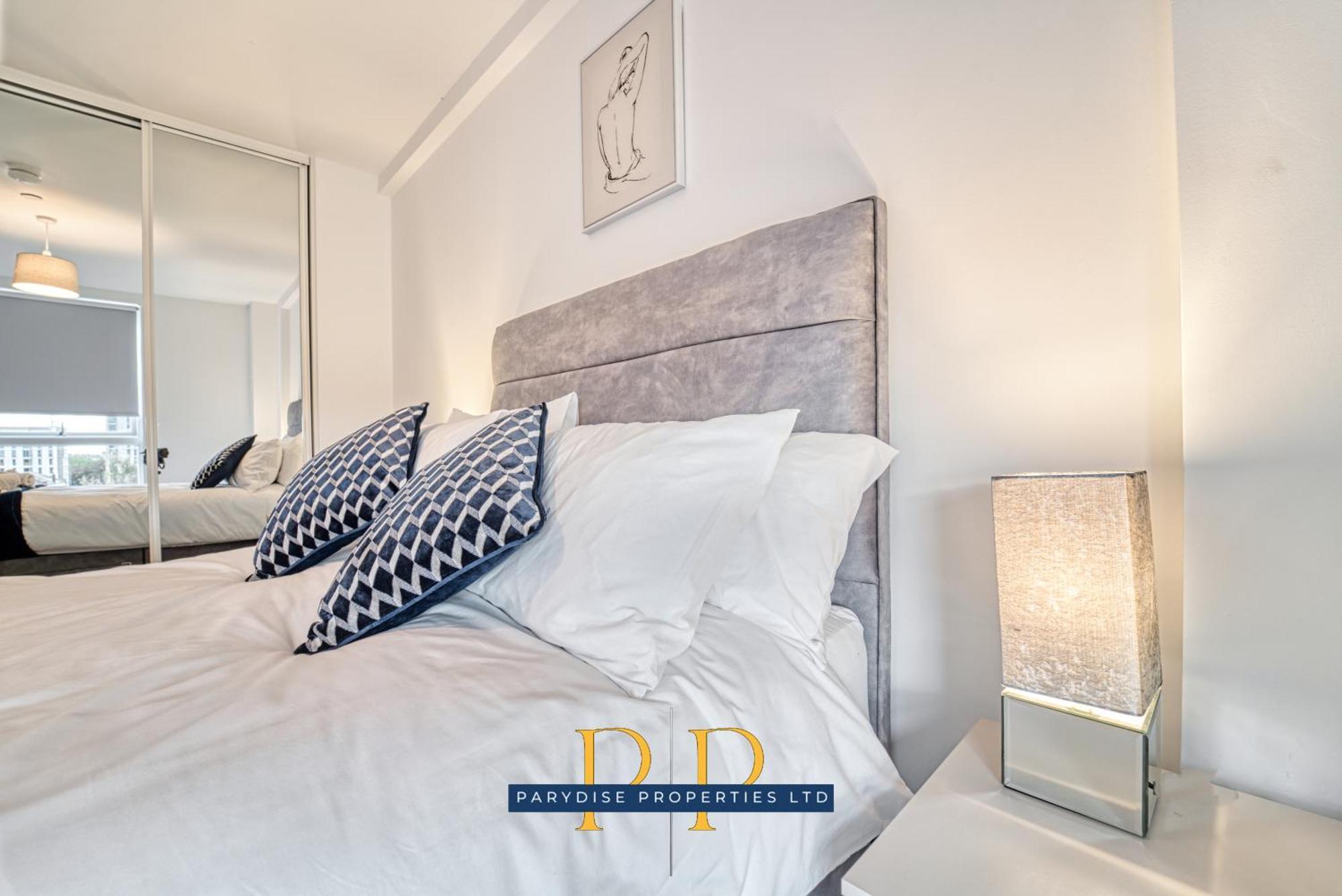The Middlewood Plaza Suite - By Parydise Properties - Business Or Leisure Stays, Central Location, Sleeps 4, Salford Manchester Exterior foto