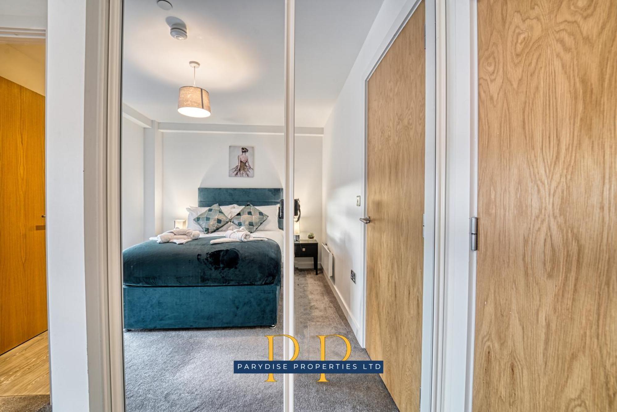 The Middlewood Plaza Suite - By Parydise Properties - Business Or Leisure Stays, Central Location, Sleeps 4, Salford Manchester Exterior foto