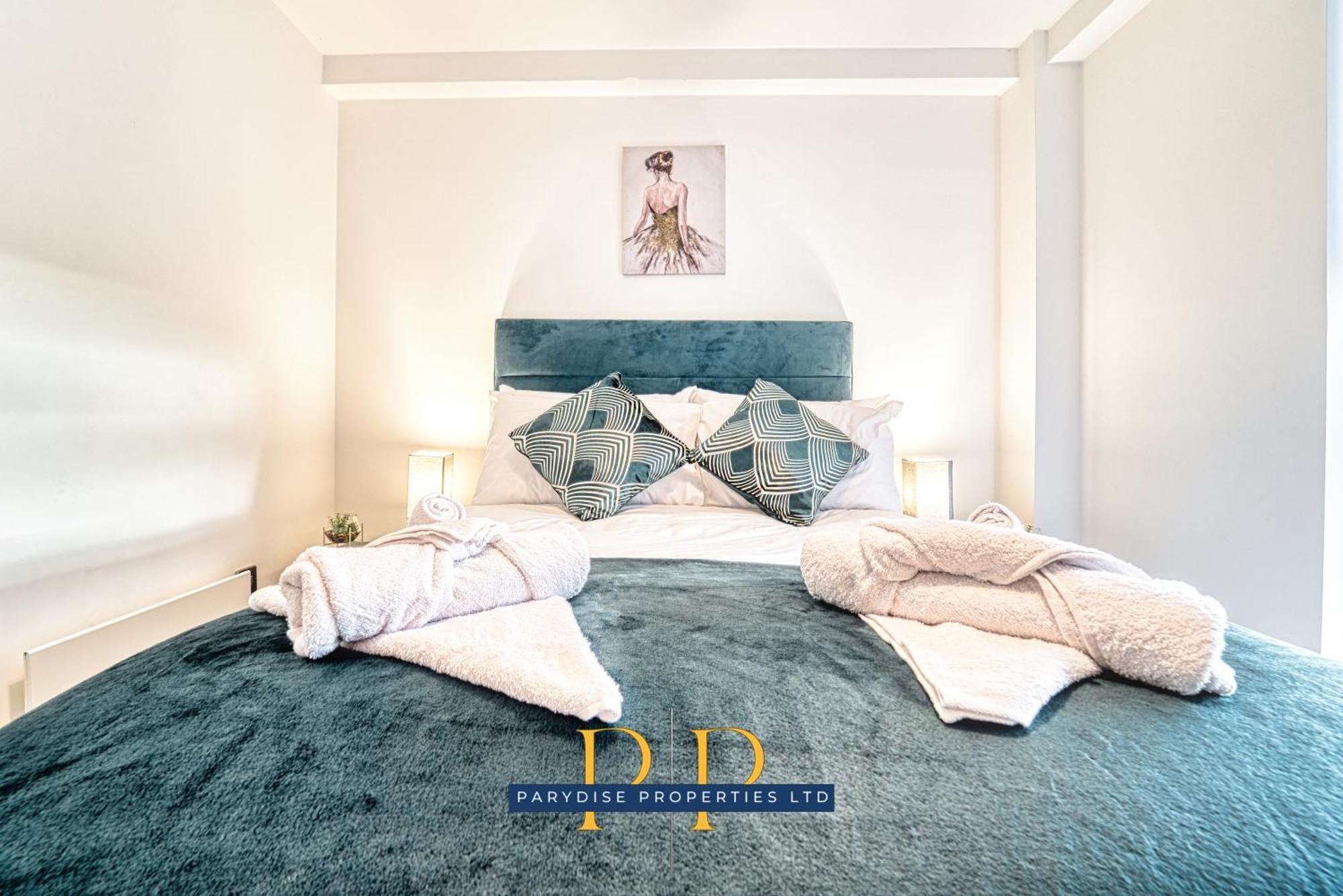 The Middlewood Plaza Suite - By Parydise Properties - Business Or Leisure Stays, Central Location, Sleeps 4, Salford Manchester Exterior foto